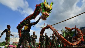 Politik, Konsumerisme, dan Sincia yang Berubah