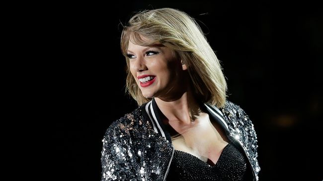 Sumber dekat Taylor Swift mengatakan sang penyanyi sudah merasa pemeran Loki itu adalah 'the one.'