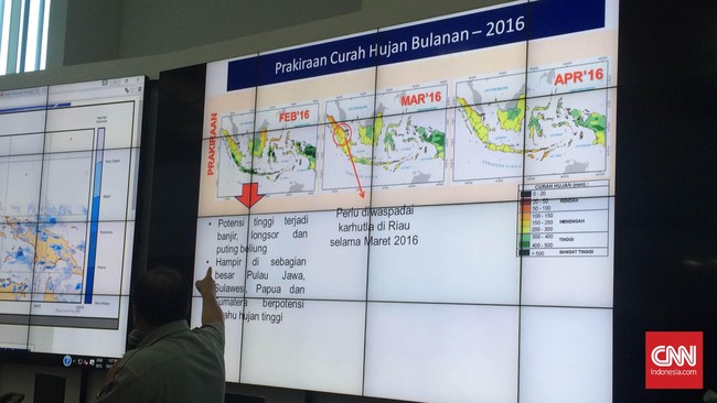 Kini Kota Sampang menjadi gelap. Sebagian warga ada yang menggunakan mesin disel untuk penerangan, termasuk di RSUD Sampang.