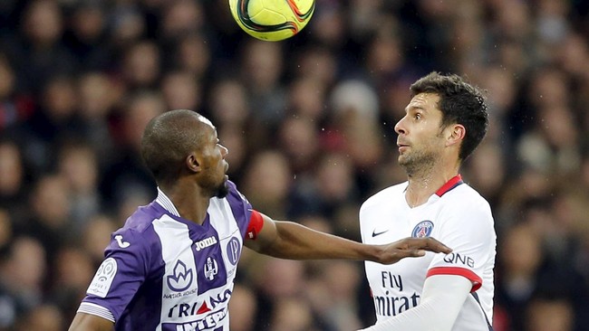 Walaupun mampu memastikan Paris Saint-Germain, juru taktik klub tersebut, Laurent Blanc berada di ujung tanduk karena tak kunjung berprestasi di kancah Eropa.