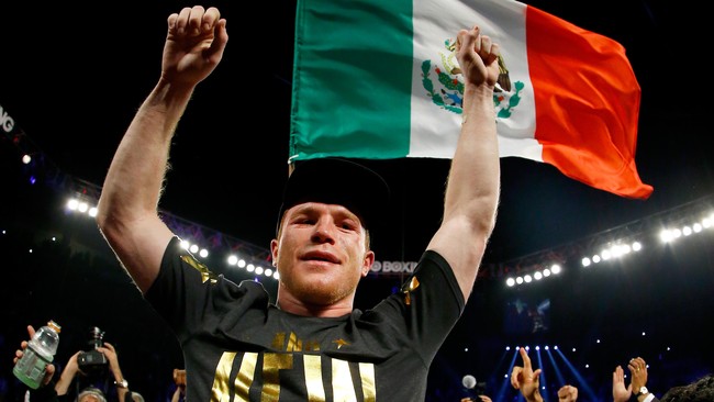 Petinju terbaik Meksiko, Saul Alvarez, hanya membutuhkan satu celah untuk mengandaskan petinju berdarah Inggris-Pakistan, Amir Khan.