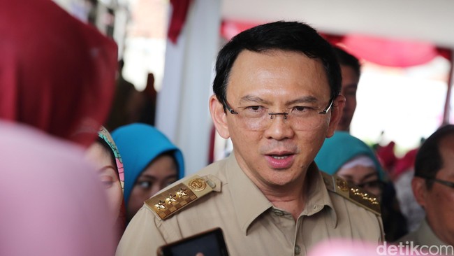 Gubernur Ahok menyatakan, bakal calon gubernur Jakarta hanya perlu merancang program dan membiarkan warga menilai sendiri program tersebut.