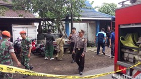 Polda Jawa Timur Evakuasi Pesawat TNI yang Jatuh di Malang
