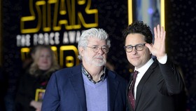 Sutradara 'Star Wars' Terlibat Pusaran 'Partikel Tuhan'
