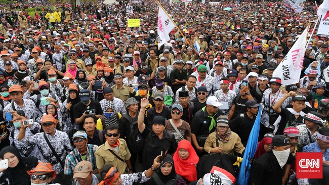 Pemkot Makassar membuat program untuk mengantisipasi kehilangan 12.800 pegawai honorer imbas kebijakan pemerintah pusat mulai 2023 mendatang.