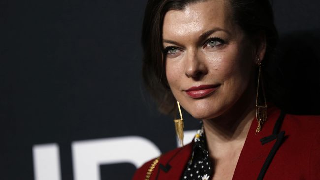 Film 'Hellboy' yang dibuat ulang dan akan tayang Januari 2019, sudah mulai promosi di Los Angeles. Posternya memuat wajah karakter penyihir Blood Queen.
