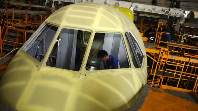 PTDI dan Unity Accipiter Corporation (UAC) menjalin kerja sama senilai US$150 juta atau Rp2,2 triliun untuk perawatan, perbaikan, dan overhaul pesawat C-130.