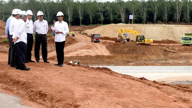 Wajar jika pemerintah gerah dengan ulah spekulan tanah dengan mewacanakan pengenaan pajak progresif atas lahan menganggur atau idle.