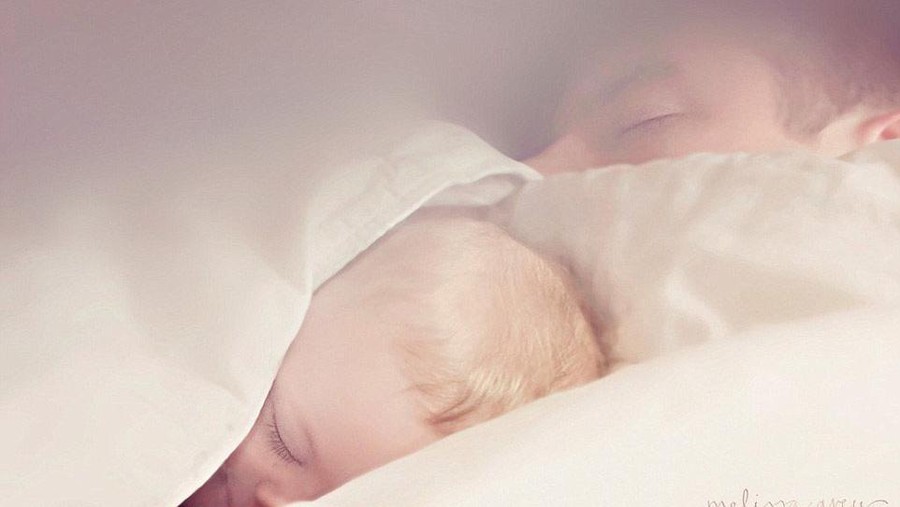 Ayah, Yuk Gunakan Dada Bidangmu untuk Tenangkan si Bayi