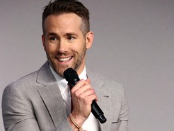 Ryan Reynolds Minta Mereka yang Mampu Berdonasi untuk Lawan Corona