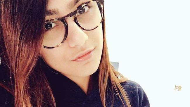 Perempuan asal Libanon yang terkenal melalui situs web dewasa, Mia Khalifa mengaku tidak akan melakukan hal yang aneh pada Valentine nanti.