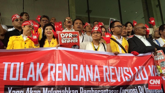 Langkah ini adalah salah satu bentuk kepedulian dari para guru besar agar KPK diperkuat untuk mencegah tindak pidana korupsi yang berbahaya.