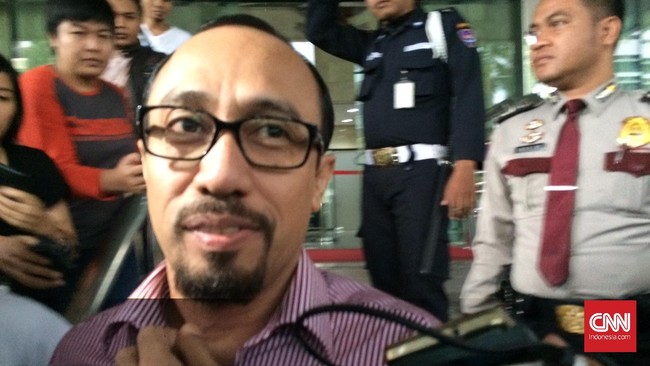 Andi memilih bungkam terkait dugaan keterlibatan pimpinan dan anggota Komisi V DPR, serta politisi PAN dalam kasus suap pengadaan proyek di Kementerian PUPR.