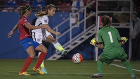Potret Pertandingan Sepak Bola Perempuan di Amerika