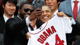 Presiden Barack Obama Mengaku Lelah Berfoto Selfie