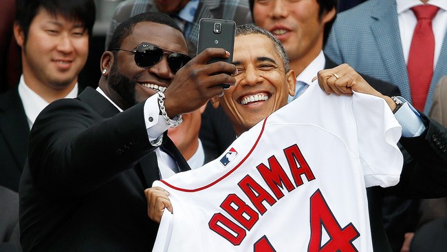 Presiden Amerika Serikat Barack Obama serius mengatakan sudah jengah dengan fenomena selfie. Alasannya?