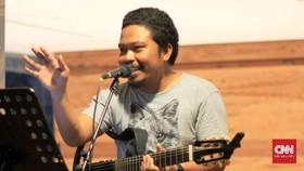 Usai 'Cerai' dari Payung Teduh, Is Tetap Bermusik