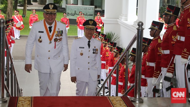 Cagub petahana Rohidin Mersyah bakal menghadapi adik Wakil Ketua MPR Zulkifli Hasan, yaitu Helmi Hasan, di Pilkada 2020.