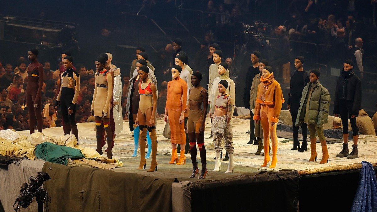'Bom' Kanye West di Panggung Mode New York