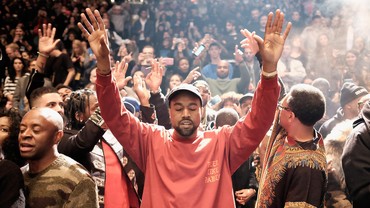 img-title Kecanduan Pornografi, Kanye West Ngaku Keluarganya Nyaris Hancur