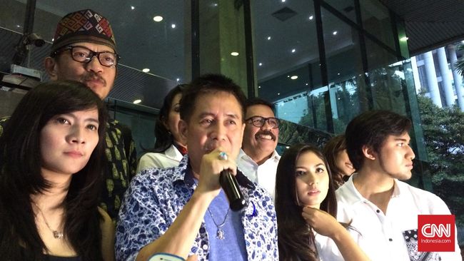 Sineas Sys NS menggandeng sejumlah artis untuk film Pacarku Anak Koruptor. Di film ini, anak koruptor memadu kasih dengan aktivis antikorupsi.