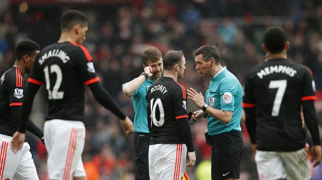 Manchester United mencatat sejumlah rekor buruk setelah kalah 1-2 dari tim zona degradasi, Sunderland.