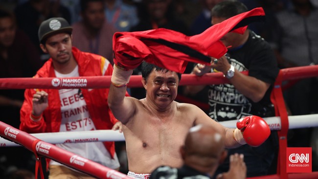 Legenda Tinju Indonesia Ellyas Pical bercerita tentang lawan terberat di sepanjang karier demi mempertahankan sabuk juara dunia.