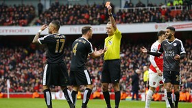 Kartu Merah Perdana Leicester Berujung Kekalahan