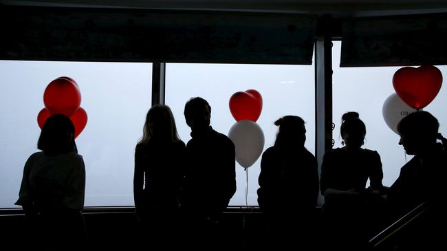 Hari Valentine di Jakarta bisa dinikmati dengan melihat penampilan solois wanita, band sampai DJ. Makan malam romantis juga ditawarkan dalam beragam paket.