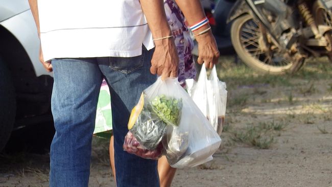 Demi mencegah meningkatnya limbah makanan, beberapa negara di Eropa sudah mulai membuat peraturan untuk para pemilik restoran ataupun pengunjung.