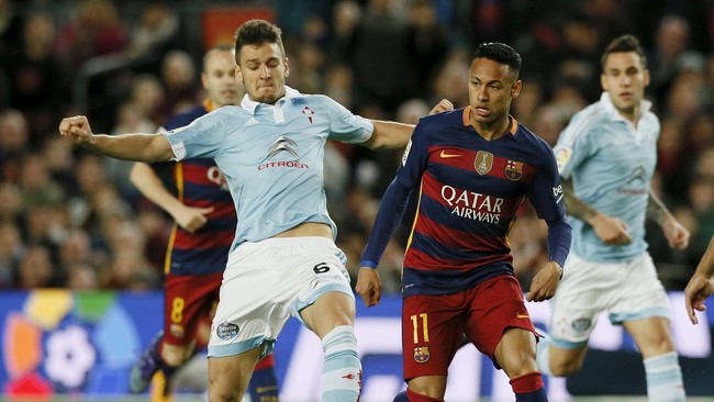 Barcelona mendapatkan perlawanan sengit dari Celta Vigo. Babak pertama berakhir dengan skor sama kuat, 1-1.