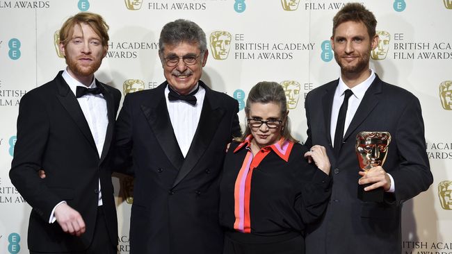 Carrie Fisher, pemeran Putri Leia dalam saga Star Wars terkena serangan jantung. Namun kini kondisinya dikabarkan membaik.