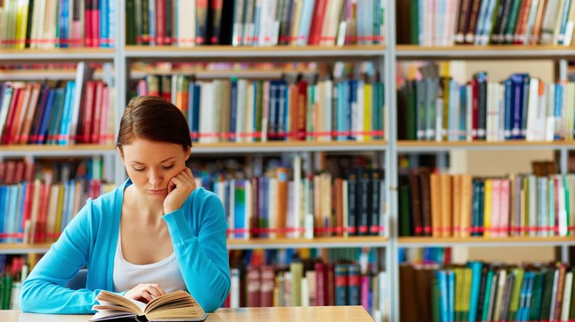 Kamu pecinta buku? Kamu bisa dimanjaan di perpustakaan unik ini.