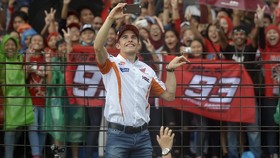 Marquez Gantung Masa Depan di Honda