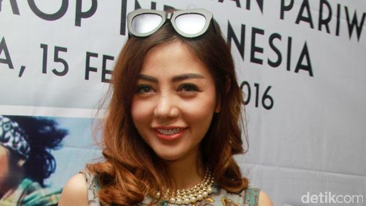 Baru 10 hari melahirkan, Bella Shofie sudah langsing lagi, Bun. Simak yuk tips langsing setelah melahirkan ala Bella Shofie.