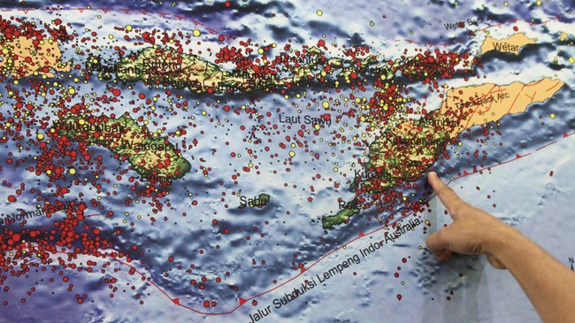 Daryono, Kepala Bidang Informasi Gempabumi dan Peringatan Dini Tsunami BMKG menyatakan gempa 6,2 SR di selatan Jawa Timur tak berpotensi tsunami.