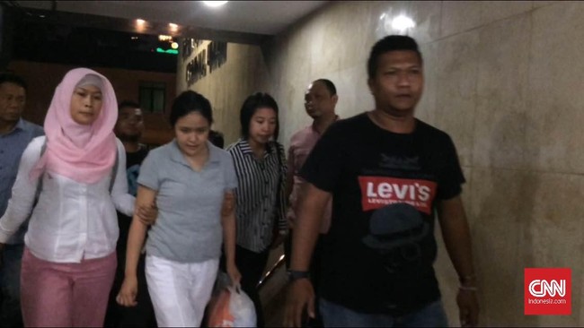 Untuk kedua kalinya berkas Jessica dikembalikan jaksa, namun polisi tetap mempertahankan penahan bahkan perpanjangan penahanan direstui PN Jakarta Pusat.