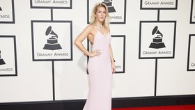 Kisah Kasih Ellie Goulding dan Ed Sheeran Hanya Omong Kosong