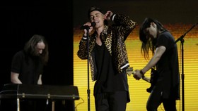 Justin Bieber 'Gemetar' Terima Piala Brit Awards 2016