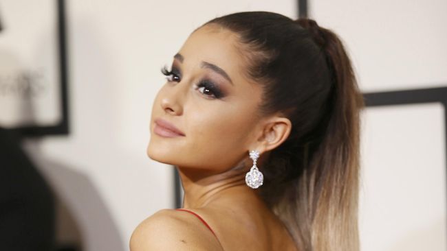 Sahabat Mac Miller membongkar peran Ariana Grande sebelum rapper tersebut ditemukan meninggal dunia, Jumat (7/9) malam lalu. 