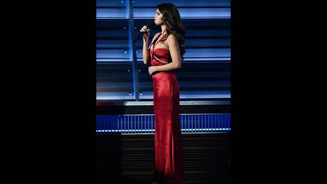 Gaun merah Selena Gomez ternyata 'didapatkan' dari peragaan busana Cushnie et Ochs di New York Fashion Week yang berlangsung empat hari lalu.