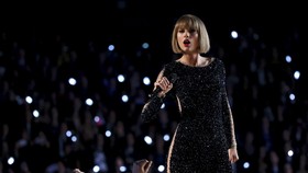Taylor Swift Minta Restu Tom Hiddleston untuk Lagu Baru