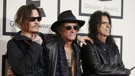 Joe Perry 'Aerosmith' Kolaps di Tengah Konser