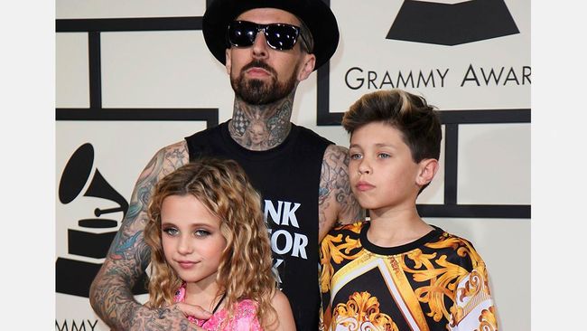 Drumer Blink 182 Bersyukur Selamat Dari Kecelakaan Mobil