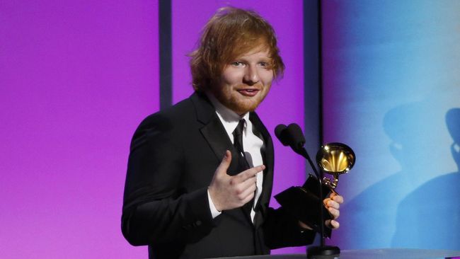 Setelah empat tahun gagal mendapatkan piala Grammy, akhirnya pada tahun ini Ed Sheeran meraih mimpinya itu melalui kategori Penampilan Solo Pop Terbaik.