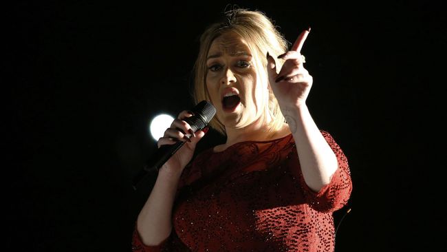 Keluarga Kardashian mengundang Adele makan malam di rumah Kim dan Kanye West, dan akan diambil gambar untuk reality show mereka.