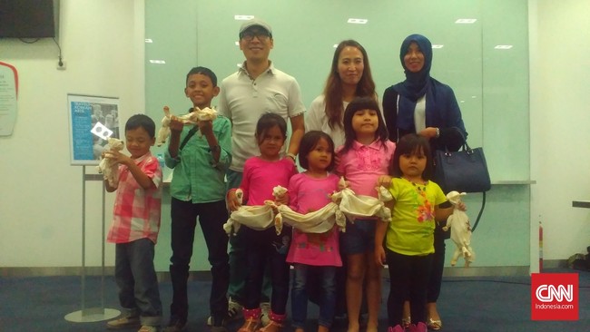 Aku Diajari Membuat Boneka oleh Orang Korea