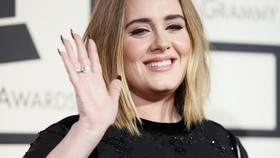 Suara Adele Dipuji Mantan Ibu Negara Amerika Serikat