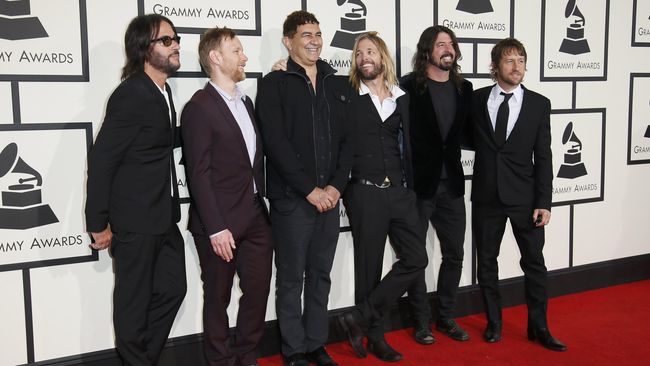 Setelah 20 tahun bermain drum untuk Foo Fighters, Taylor Hawkins merintis karier solo dengan merilis album debut bertajuk Kota.