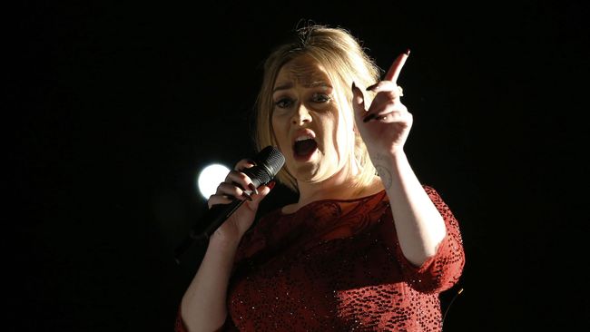 Pita Suara Rusak, Adele Belajar Bahasa Isyarat Rusaknya pita suara sang pelantun Hello membuat Adele sampai tak boleh berbicara. Ia akhirnya menggunakan bahasa isyarat, bahkan pada suaminya.